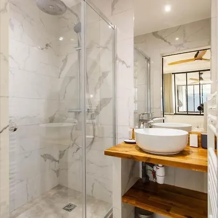 Comfortable 4br 10p Bastille Voltaire Apartment *