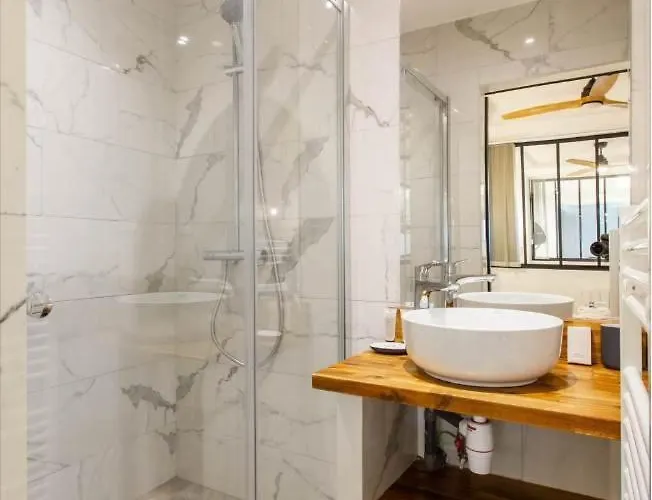 Comfortable 4br 10p Bastille Voltaire Apartment *