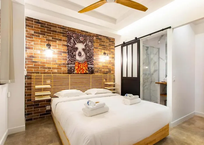 Comfortable 4br 10p Bastille Voltaire Apartment *