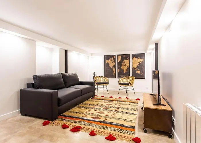 Comfortable 4br 10p Bastille Voltaire Apartment *